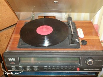 Меняю - старый проигрыватель для пластинок
